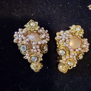 Vintage M&M Designs Florida Filigree Cluster Clip-On Earrings
